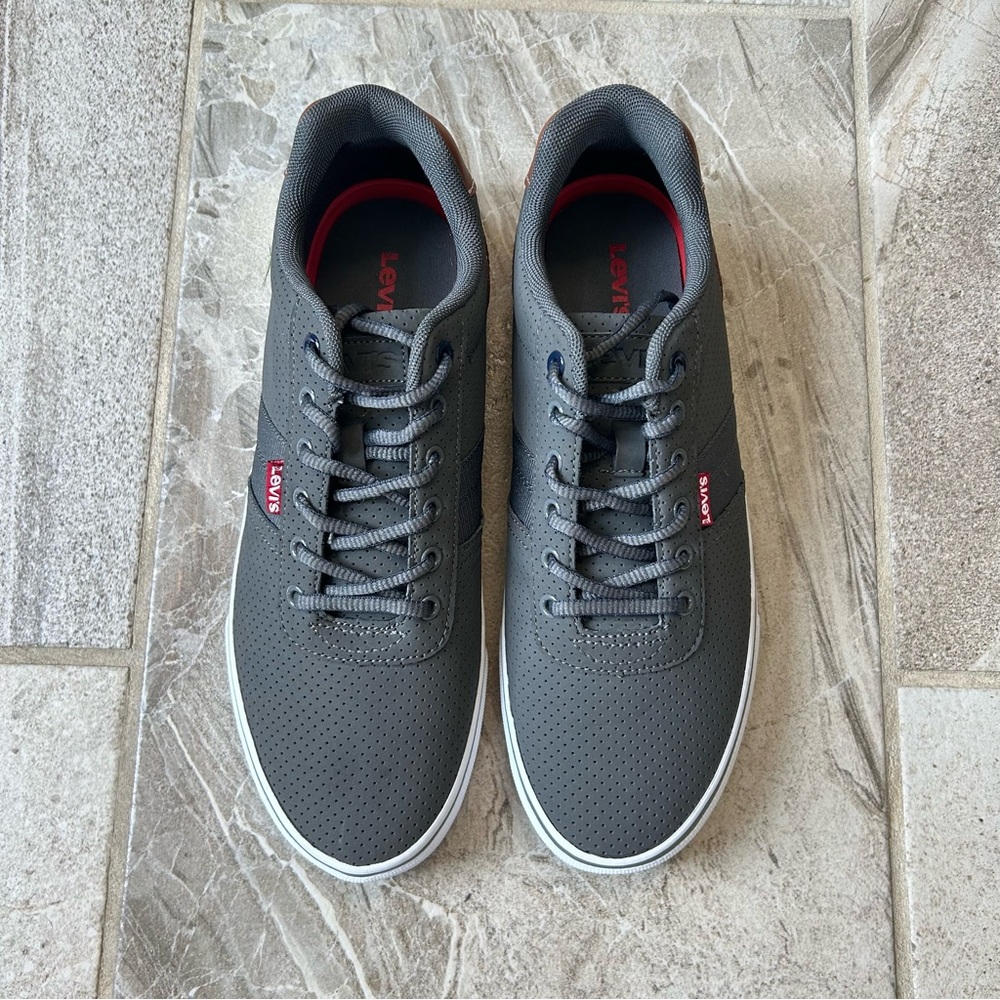 NWOB Levi’s Men’s Gray Casual Sneakers, Size 8.5